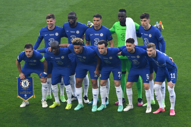 英超：曼城主场3-0完胜诺维奇（英超：曼城主场三球零封诺维奇）