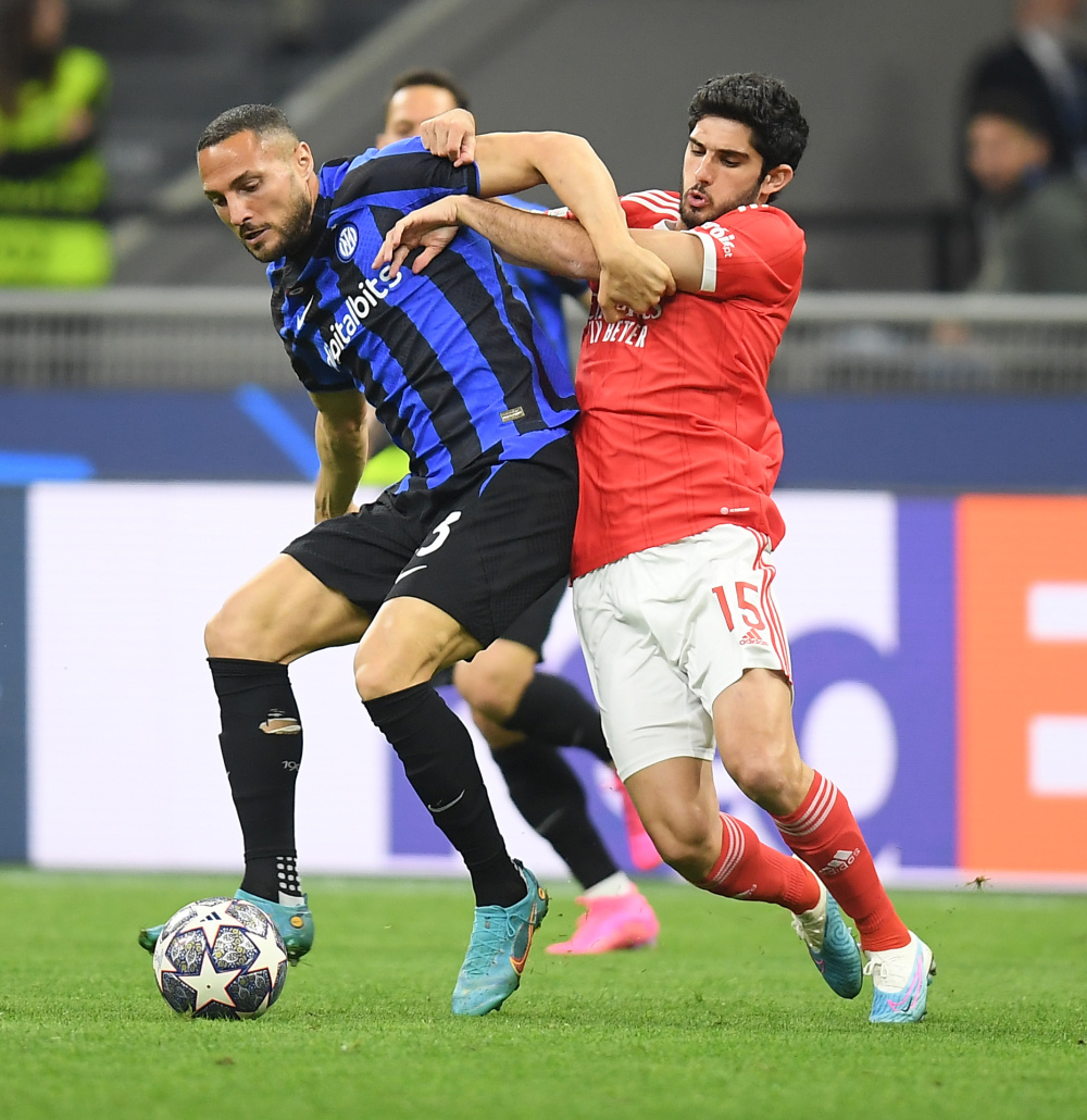 世界足球又一巨星宣布退役（足坛再迎传奇谢幕：又一位巨星宣布退役）