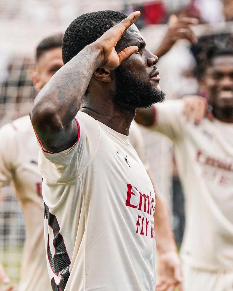 米内罗竞技官方：球队已与前新月后卫洛迪达成协议，将签约5年（米内罗竞技官宣与前新月后卫洛迪达成协议，签下5年合同）