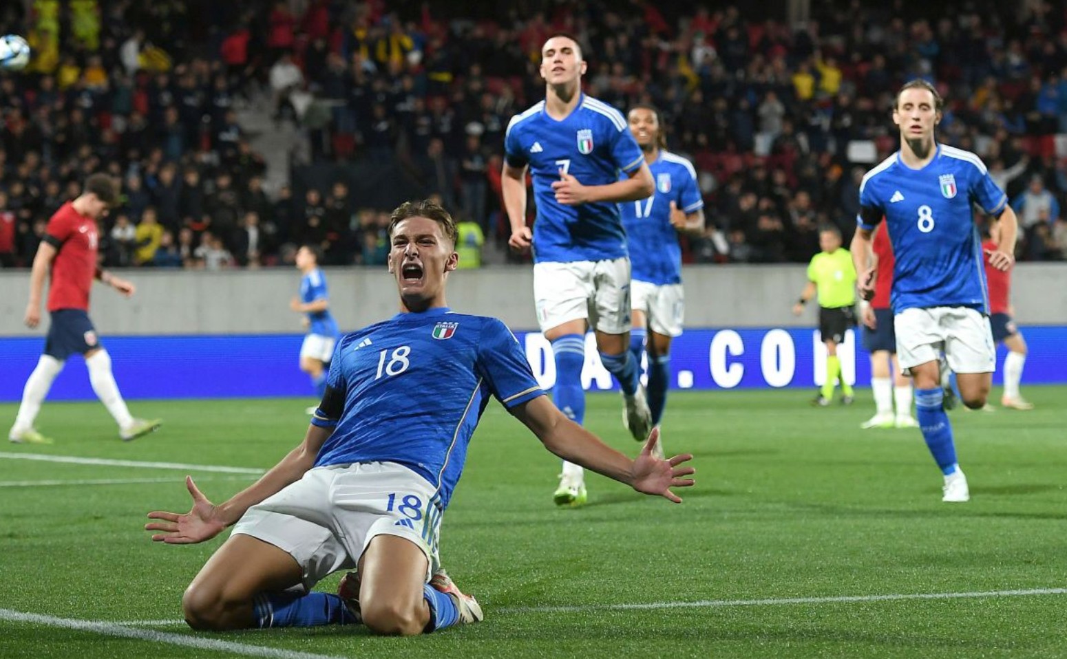 C罗社媒宣布对AI公司Perplexity进行投资，后者估值200亿美元