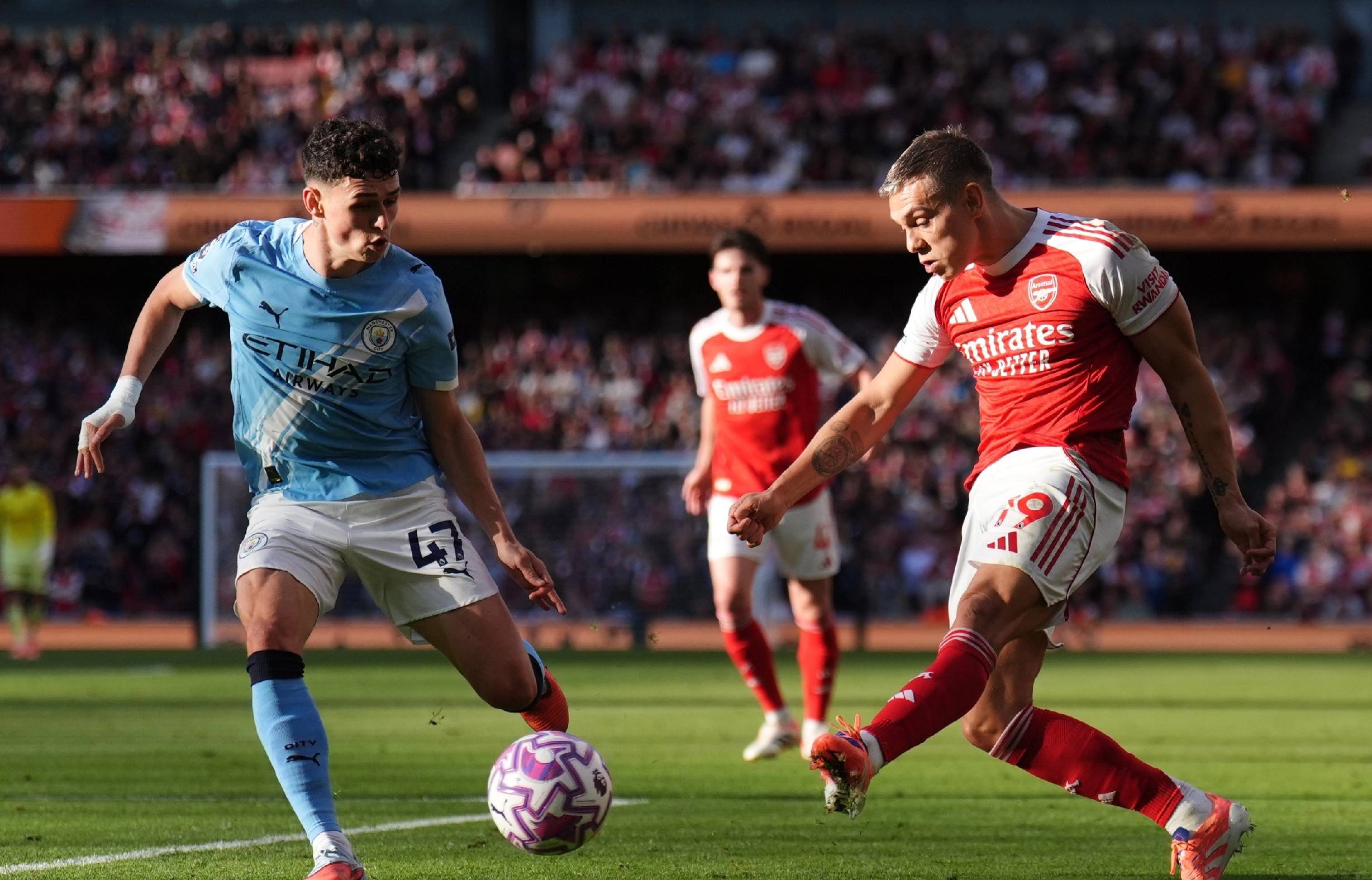 利物浦欧冠大名单：萨拉赫缺阵！范戴克领衔，维尔茨在列（利物浦公布欧冠名单：范戴克领军，萨拉赫缺席，维尔茨入选）