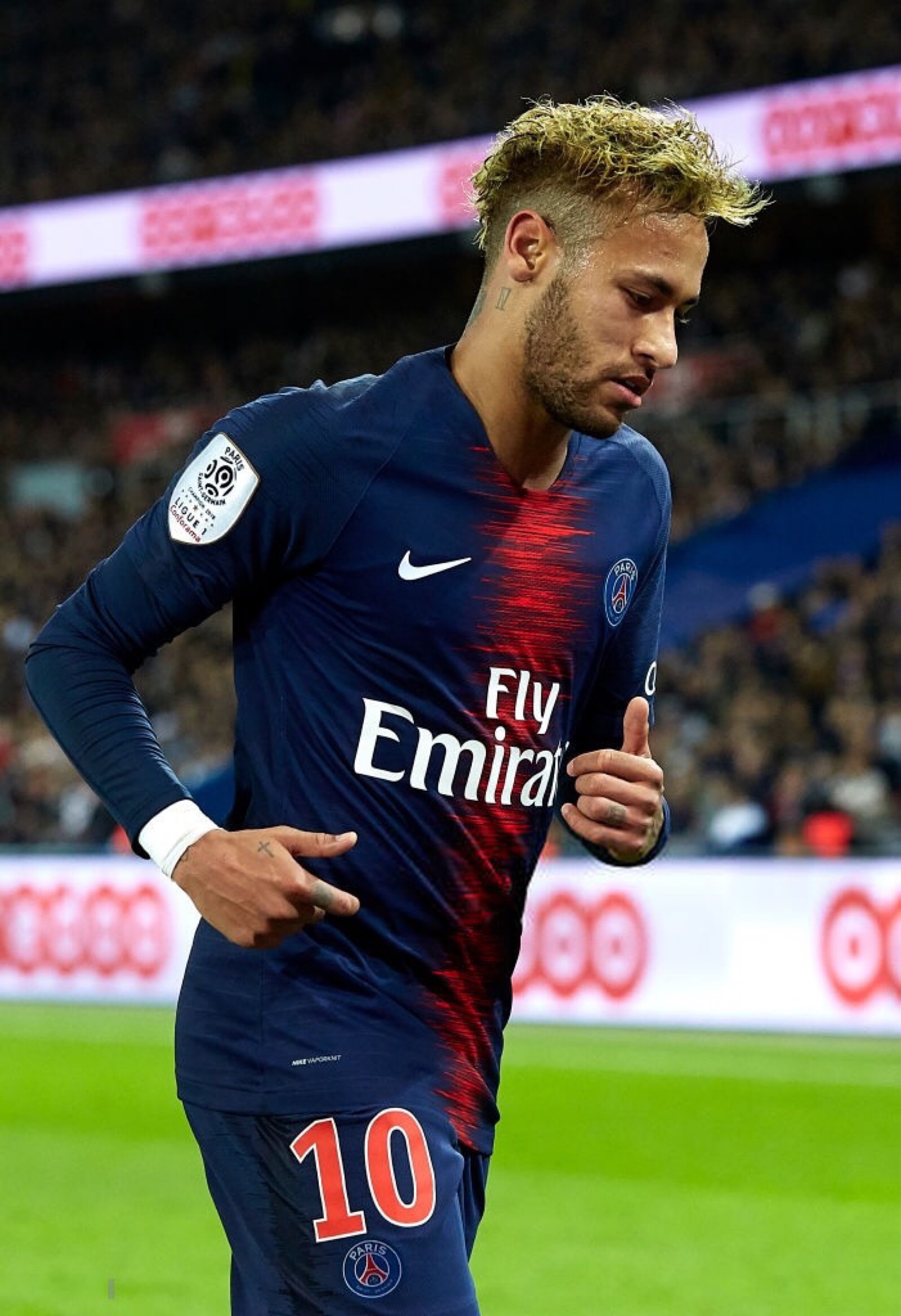 律师张冰质疑经纪人金畅无证还挣浙江上千万，后者回应：满嘴胡言