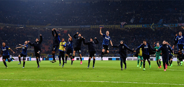 小将赛后拥抱母亲太感人