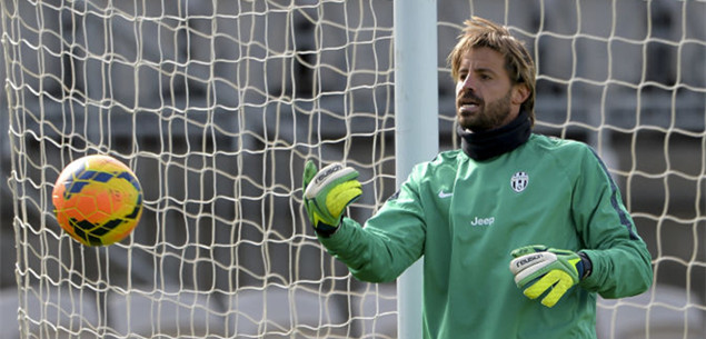 足球国足备战进入冲刺阶段，全队封闭训练