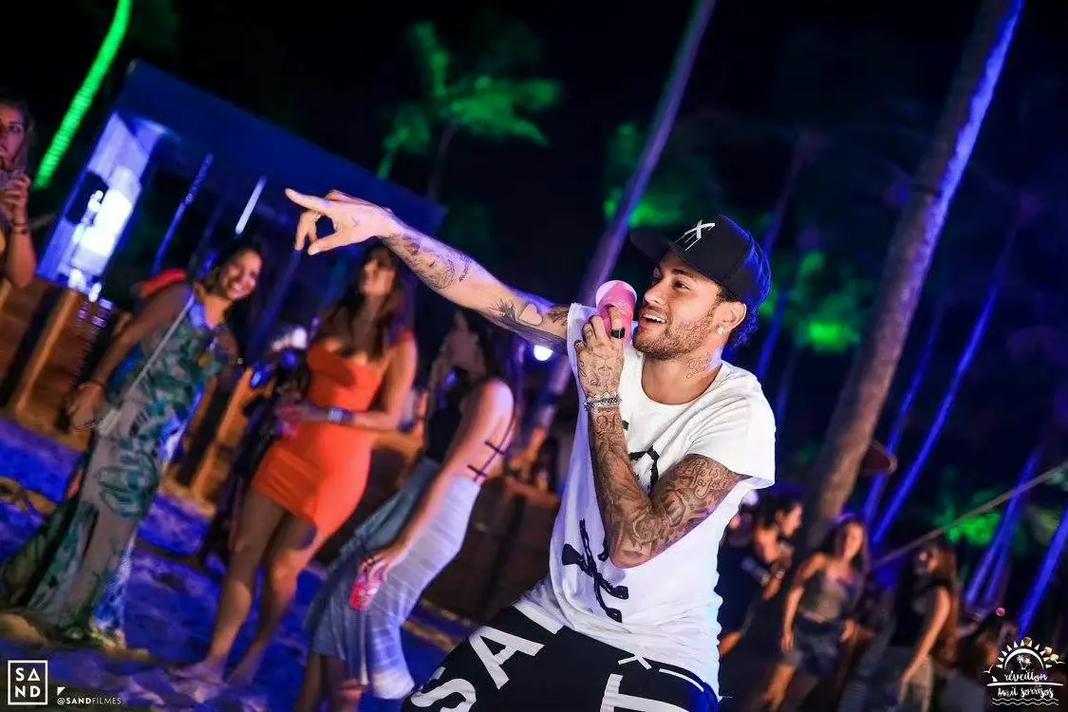 英超：曼城主场4-1大胜南安普顿（英超：曼城主场4比1轻取南安普顿）