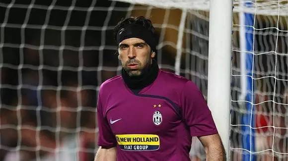 杜兰特篮下补篮，逆转比赛