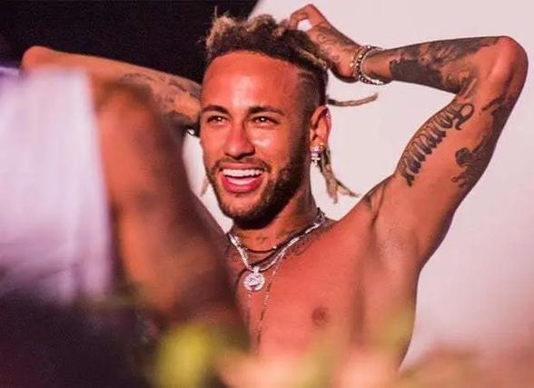 芒特：我正接近巅峰状态，在曼联表现出色就有机会参加世界杯（芒特：状态逼近最佳，在曼联踢出表现就有望跻身世界杯名单）