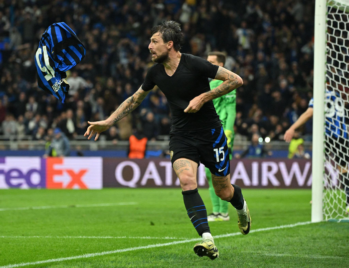 乐极生悲！巴萨外租小将开场6分钟斩获处子球后庆祝受伤被换下（开场6分钟迎来处子球却因庆祝受伤，巴萨租借新星被迫退场）