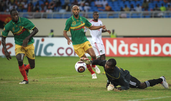 巴萨严打黄牛票！百起转售案震撼揭露，法兰克福战役前瞻