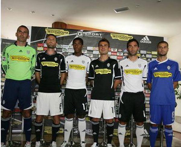 意媒：加比亚膝盖受伤，将缺席意大利超级杯半决赛（意媒称加比亚膝伤无缘意大利超级杯半决赛）