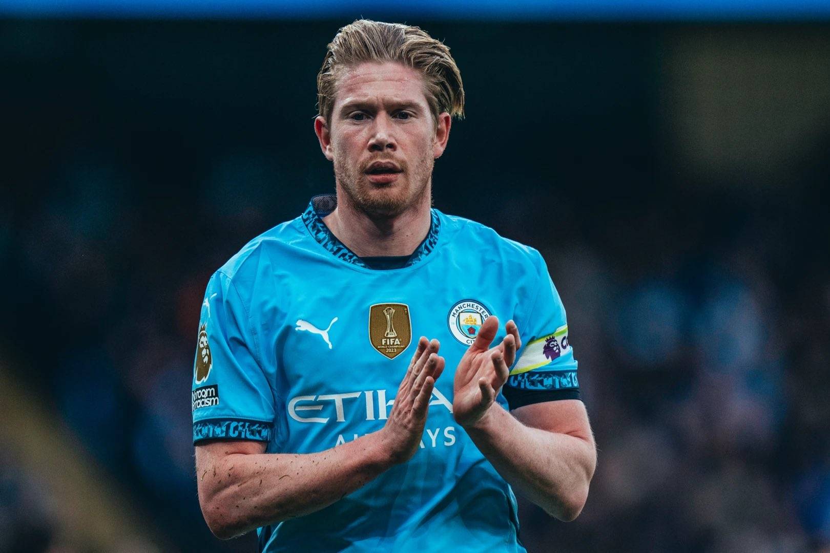 萨默尔：拜仁是德国足球的标杆，每名球员都全力为球队付出（萨默尔：拜仁堪称德国足球典范，所有球员都为球队倾尽全力）