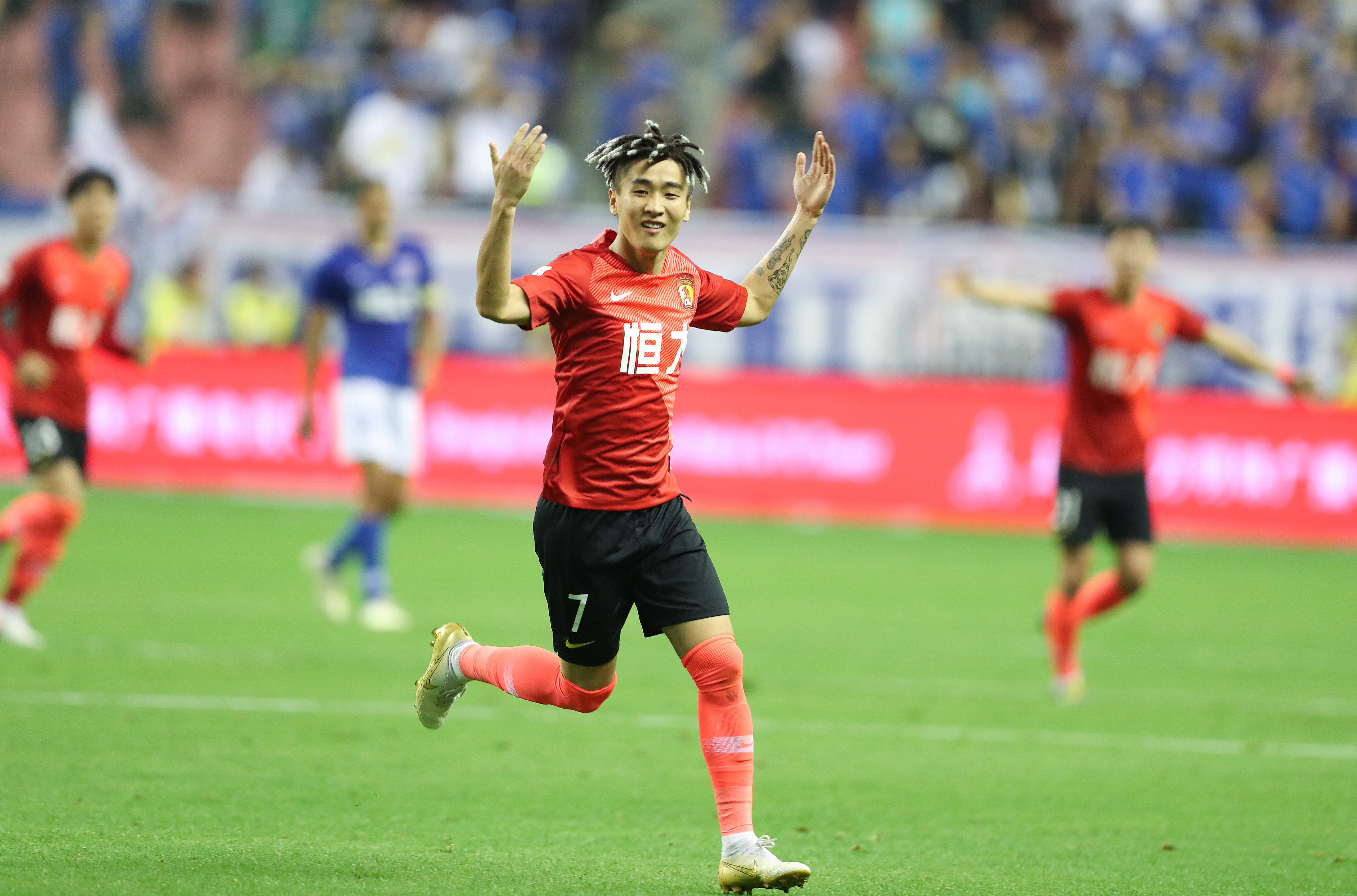 骑士全队首节手感不佳，投篮仅25投8中&已落后老鹰10分