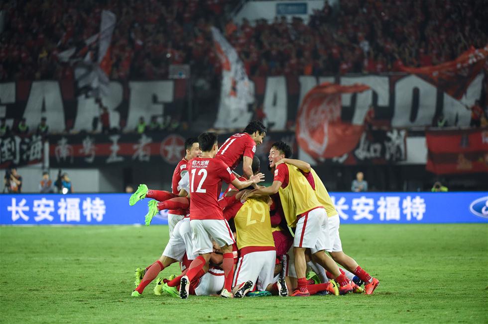 前阿森纳妖锋有望加盟中国联赛，无需转会费，两家西亚劲旅来抢人（前阿森纳前锋或以自由身加盟中国联赛，西亚两大劲旅加入争夺）