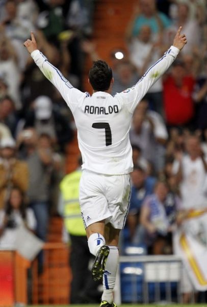 斑马队长，洛卡特利达成尤文生涯200场里程碑