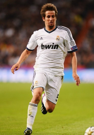 双红会18亿欧元大战！数据示曼联难破10年魔咒（双红会18亿欧总身价对决：数据称曼联恐难打破十年魔咒）