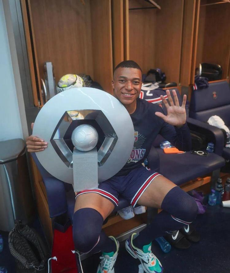 合同明夏到期，格策：我明年34岁了，若还能帮助球队就很积极