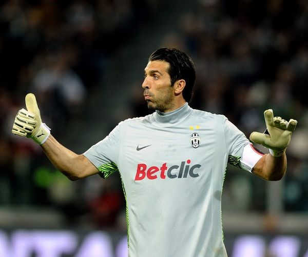 鲁尼：马雷斯卡言论与萨拉赫情况相似，他应该尊重俱乐部老板（鲁尼谈马雷斯卡：言论与萨拉赫相似，应尊重俱乐部老板）