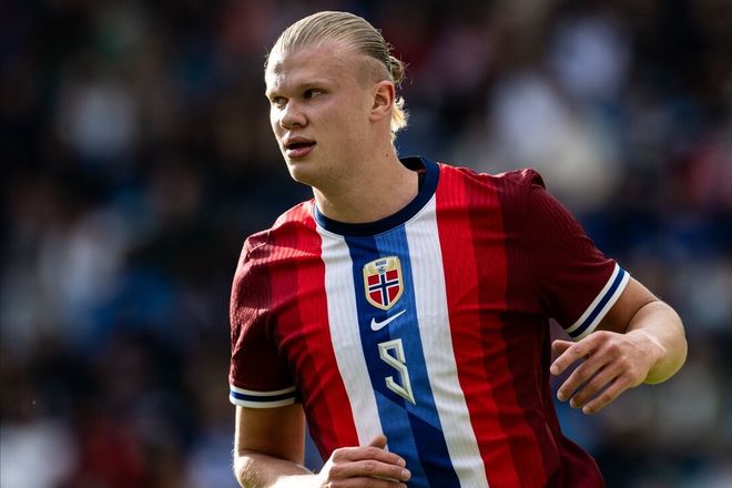 体育报：莱万5场进1球 巴萨管理认为应引进新中锋（体育报：莱万近5战仅1球 巴萨高层考虑引进新中锋）