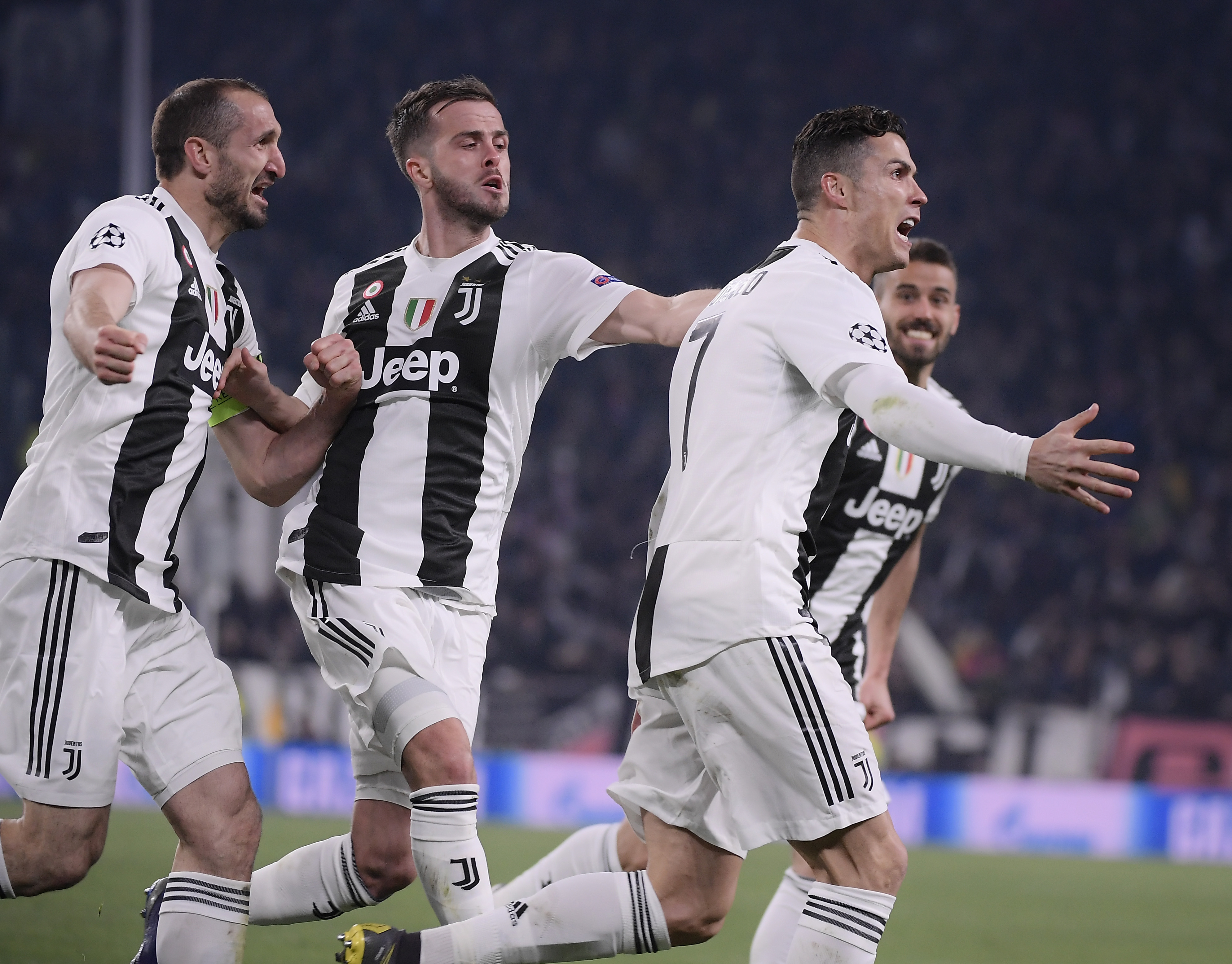 今天是北京时间2025年12月05日星期五,欢迎收看早报！