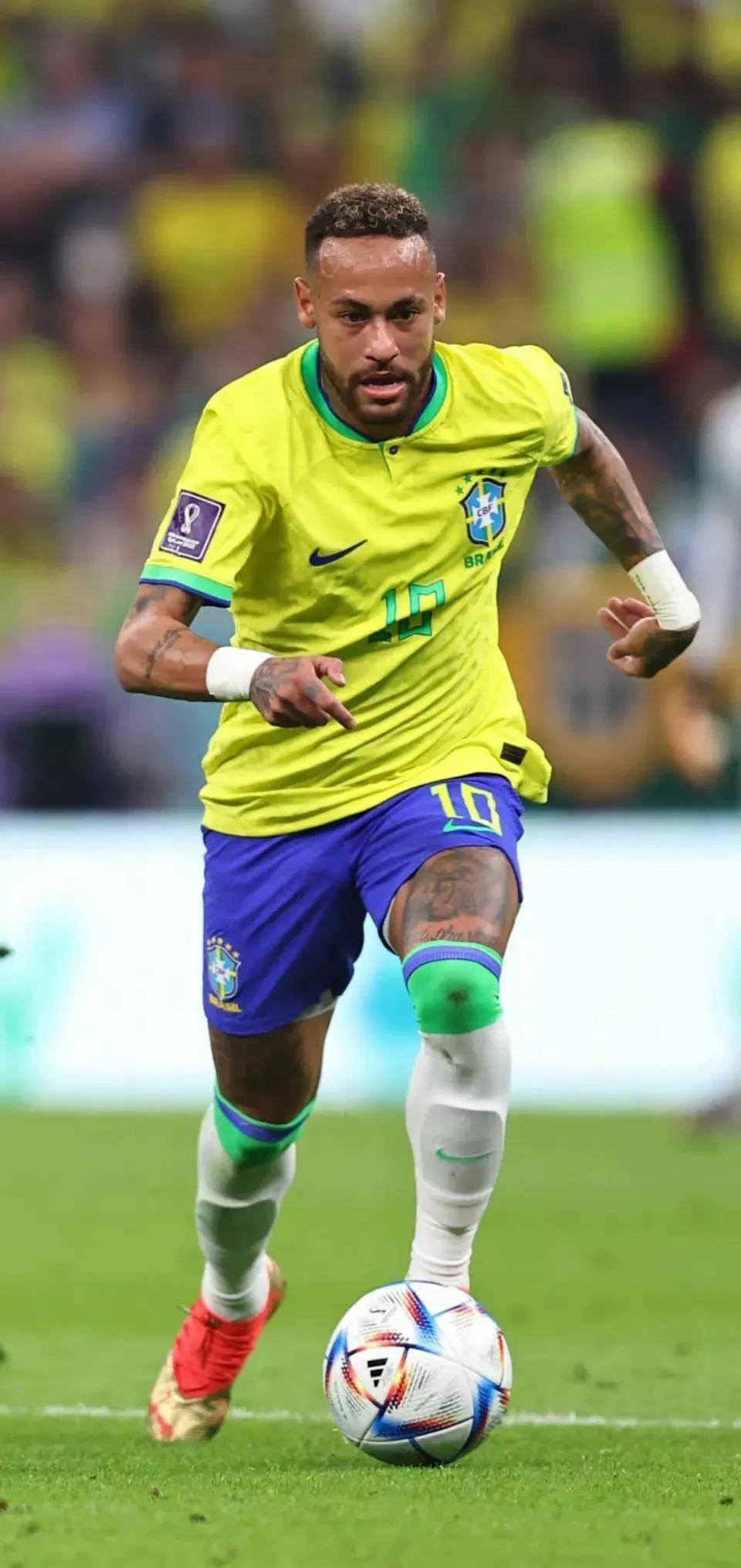 邵佳一独立带队时间不足一年半，此前曾担任国足助教