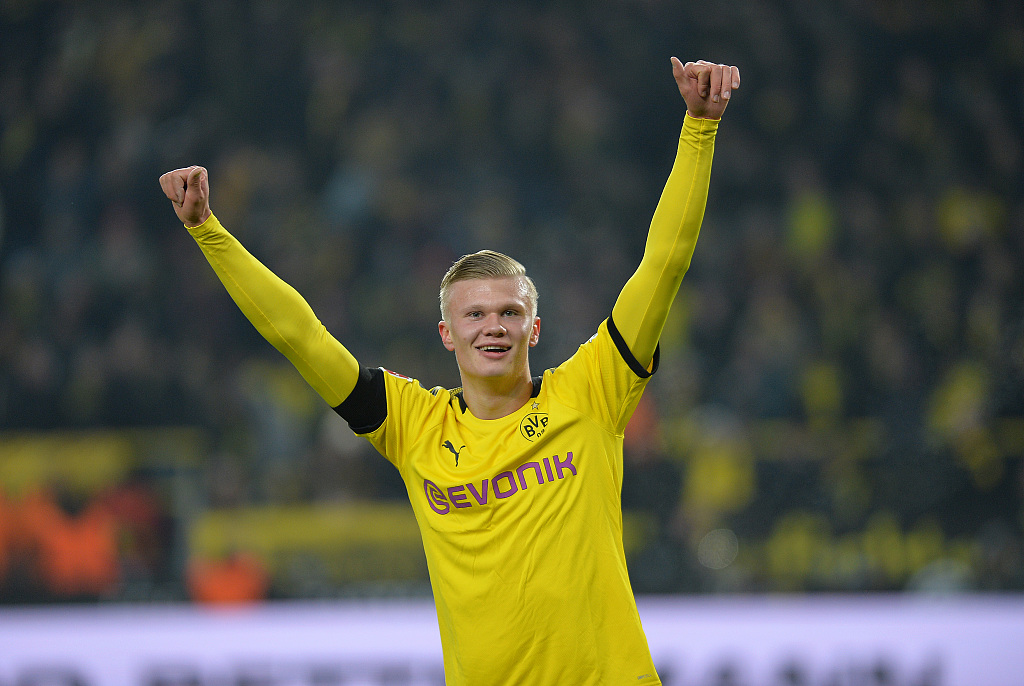 为国征战，感谢有你！国足官方为刚刚退役的尹鸿博送上祝福