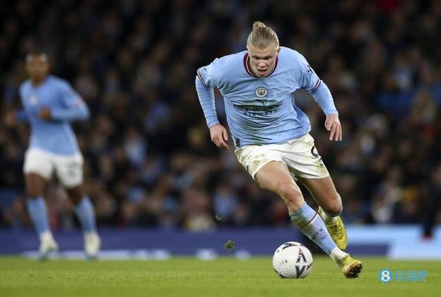 足球欧冠淘汰赛对阵激烈，主帅直言无弱旅（欧冠淘汰赛鏖战正酣，主帅坦言没有弱旅）